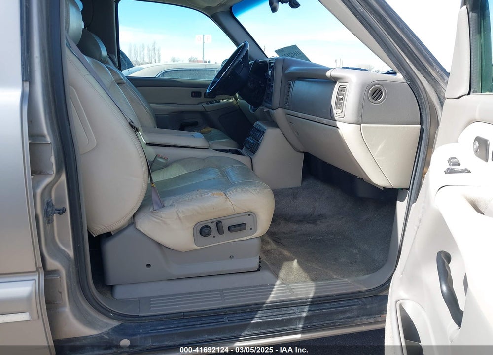 2001 CHEVROLET SUBURBAN 1500 LT VIN: 3GNFK16T41G147888