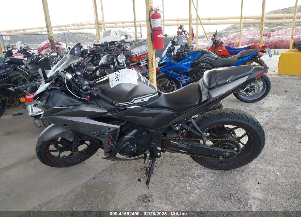 2016 YAMAHA YZFR3 VIN: MH3RH06Y3GK011250