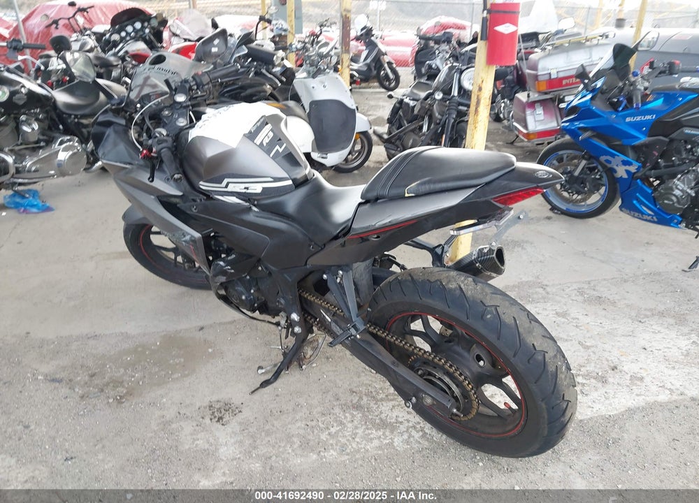 2016 YAMAHA YZFR3 VIN: MH3RH06Y3GK011250