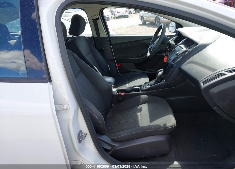 2016 FORD FOCUS VIN: 1FADP3K20GL264220