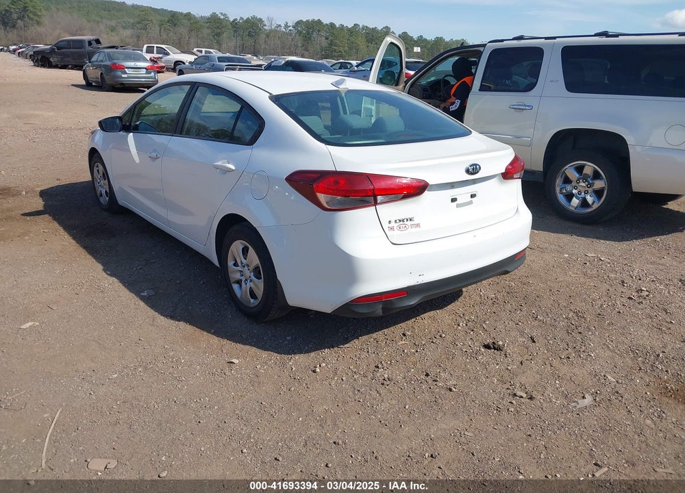 2017 KIA FORTE VIN: 3KPFL4A73HE115392