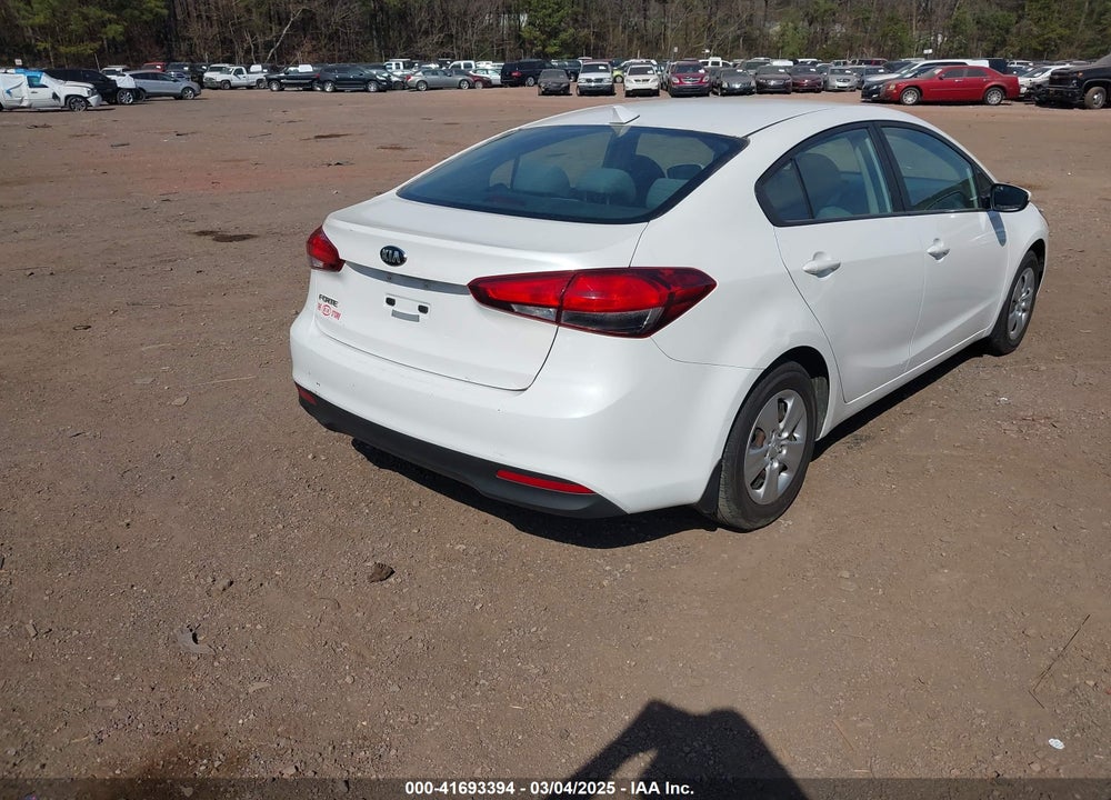 2017 KIA FORTE VIN: 3KPFL4A73HE115392