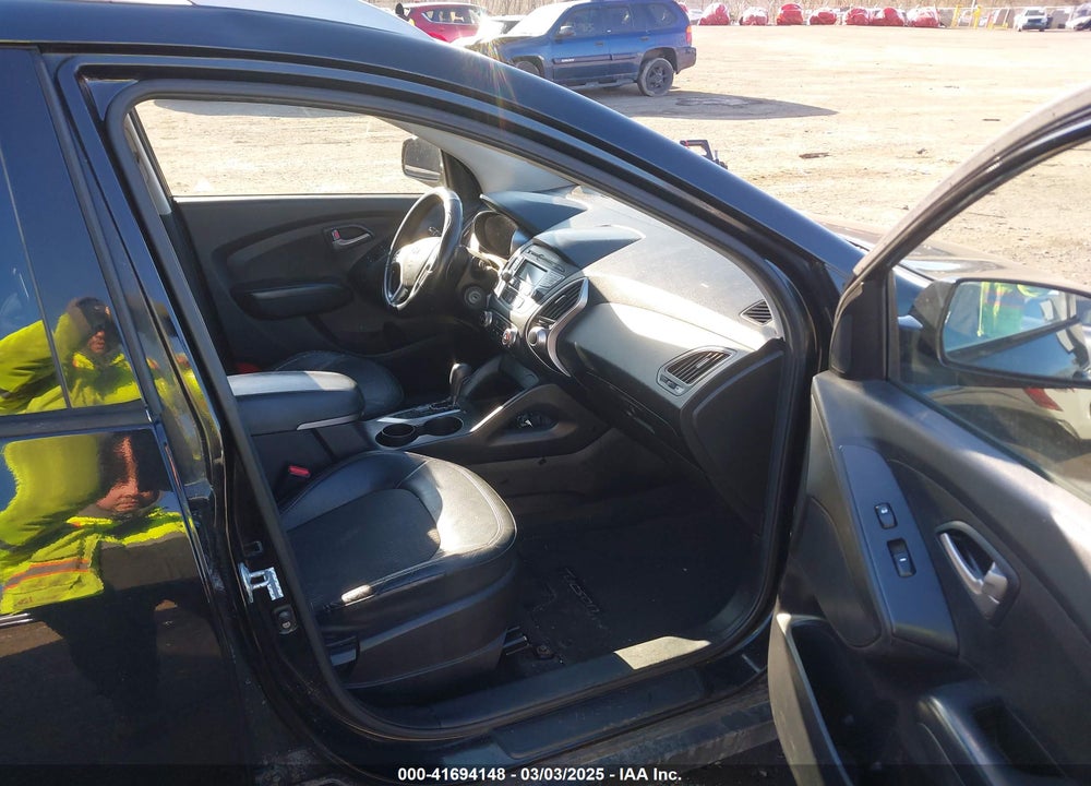 2011 HYUNDAI TUCSON GLS VIN: KM8JU3AC1BU243035