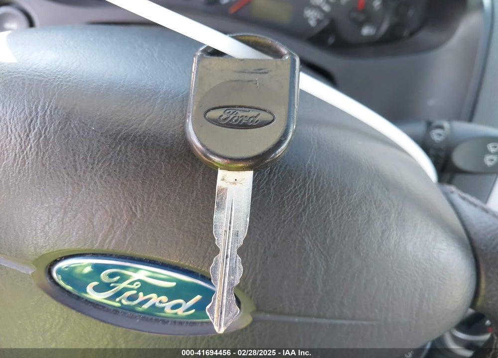 2007 FORD FOCUS VIN: 1FAFP34N27W237230