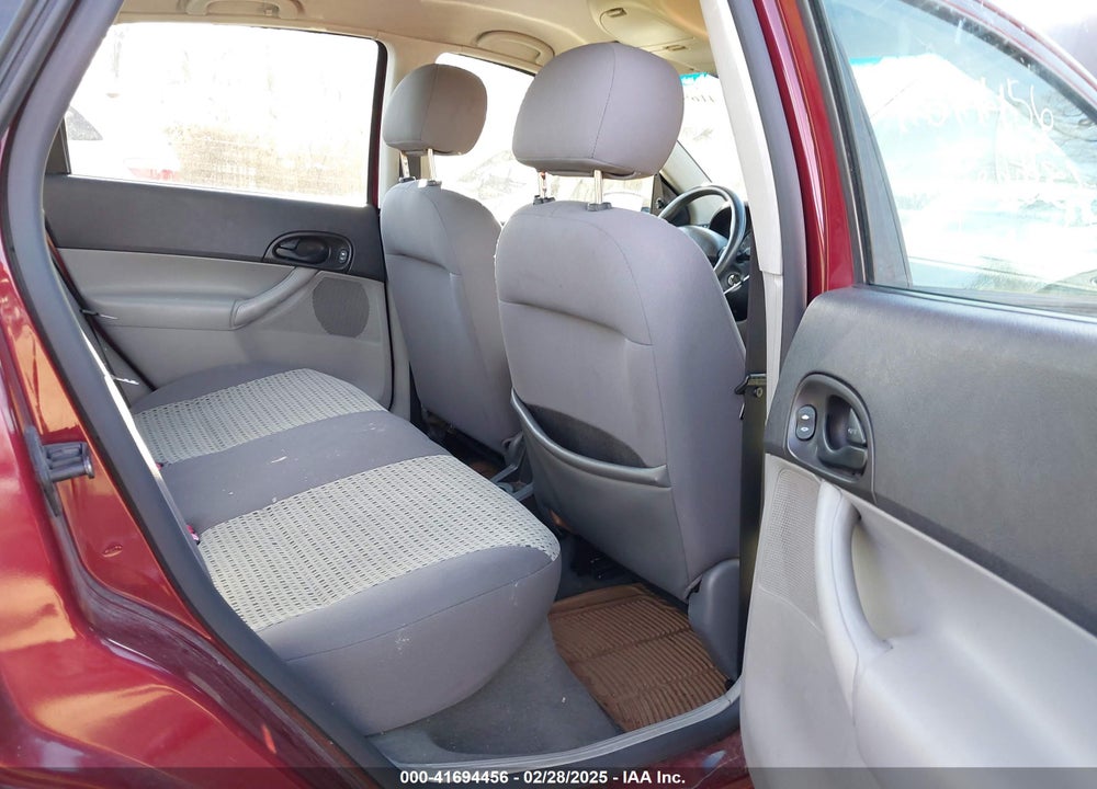 2007 FORD FOCUS VIN: 1FAFP34N27W237230