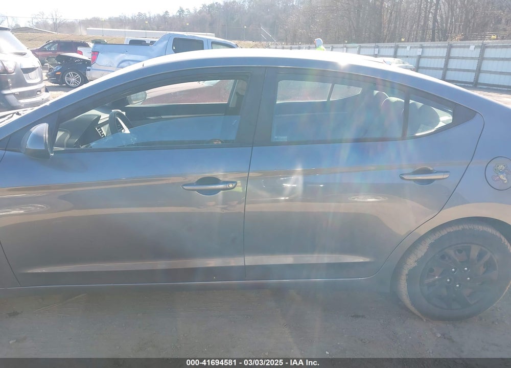 2019 HYUNDAI ELANTRA VIN: 5NPD74LF1KH489759