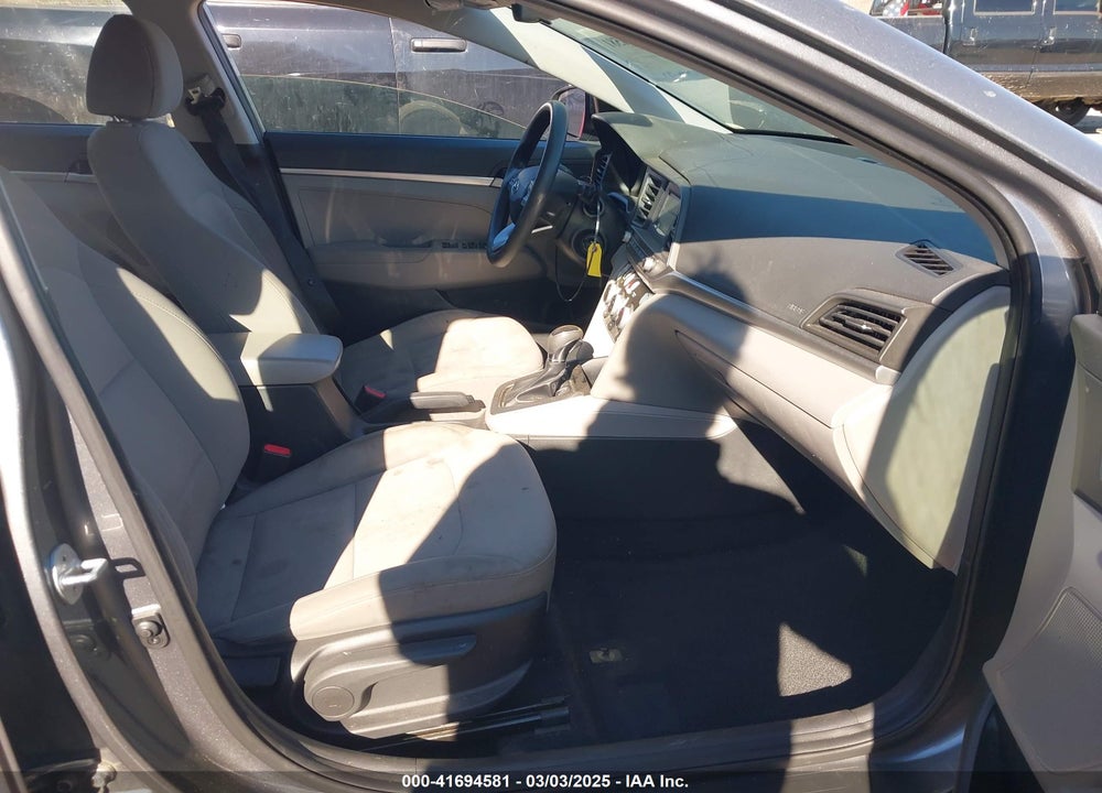 2019 HYUNDAI ELANTRA VIN: 5NPD74LF1KH489759
