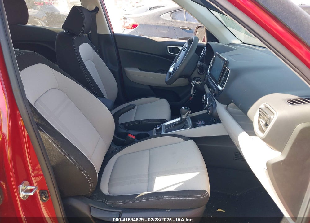 2020 HYUNDAI VENUE VIN: KMHRC8A3XLU040715