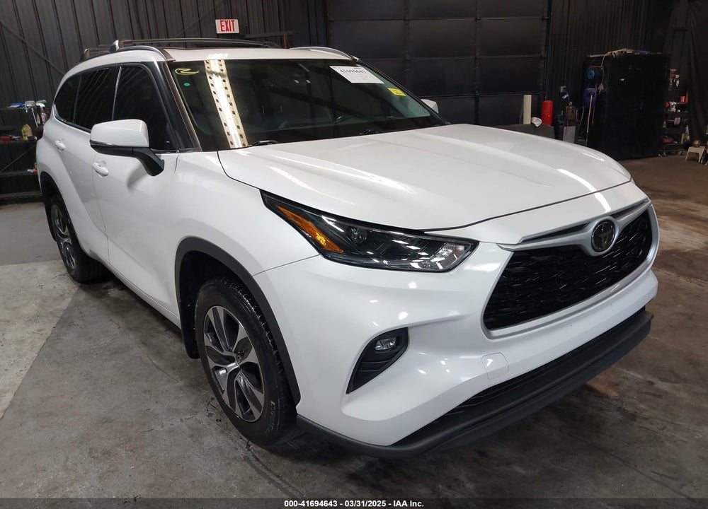 2021 TOYOTA HIGHLANDER XLE VIN: 5TDHZRBH9MS078313