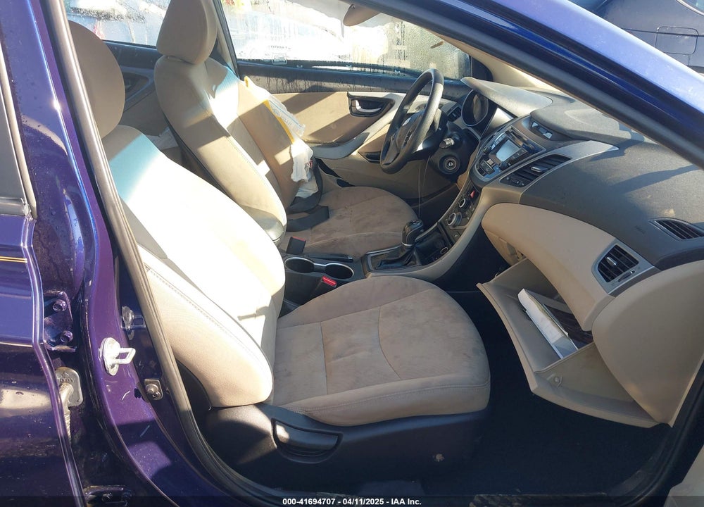 2014 HYUNDAI ELANTRA VIN: 5NPDH4AE3EH529805