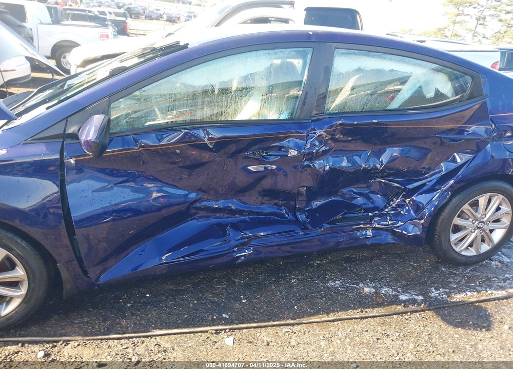 2014 HYUNDAI ELANTRA VIN: 5NPDH4AE3EH529805