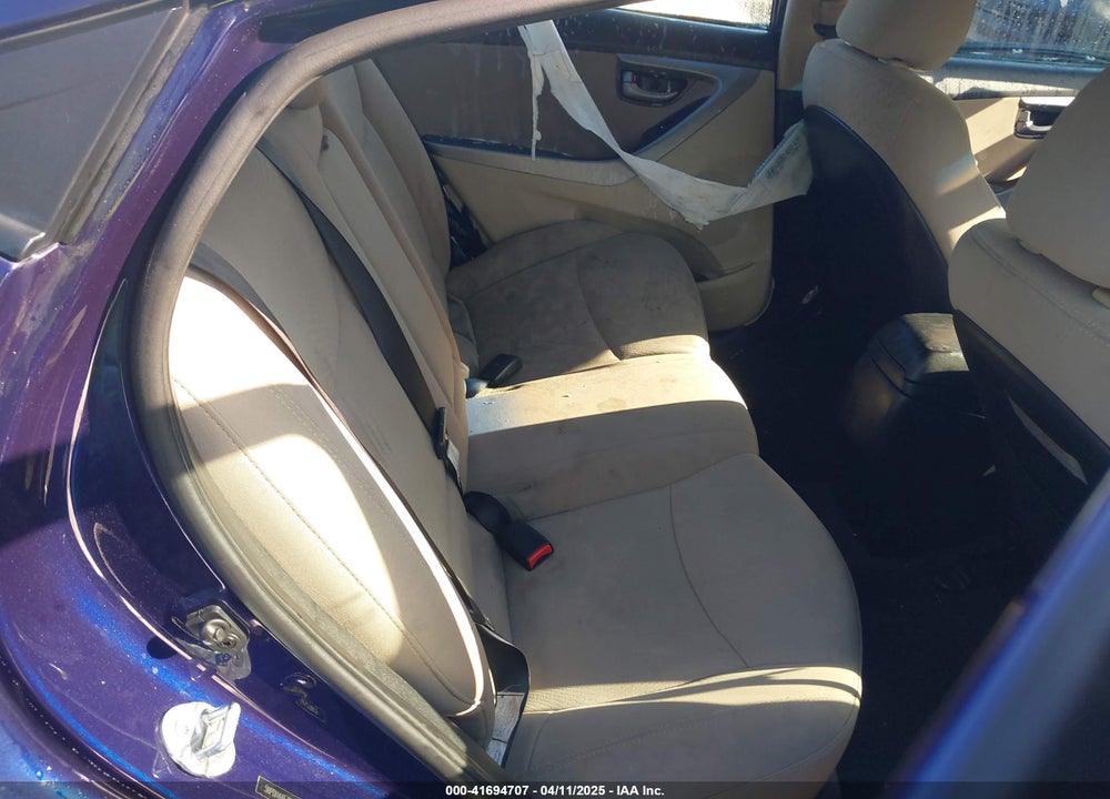 2014 HYUNDAI ELANTRA VIN: 5NPDH4AE3EH529805