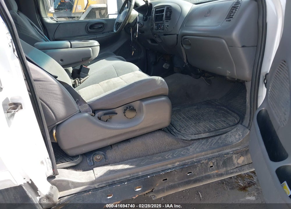 2002 FORD F-150 LARIAT/XL/XLT VIN: 2FTRX18W02CA91137