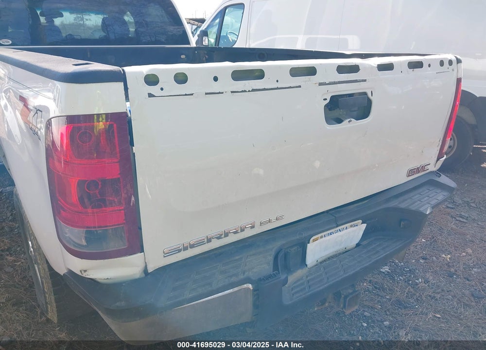 2011 GMC SIERRA VIN: 1GT120E85BF203852