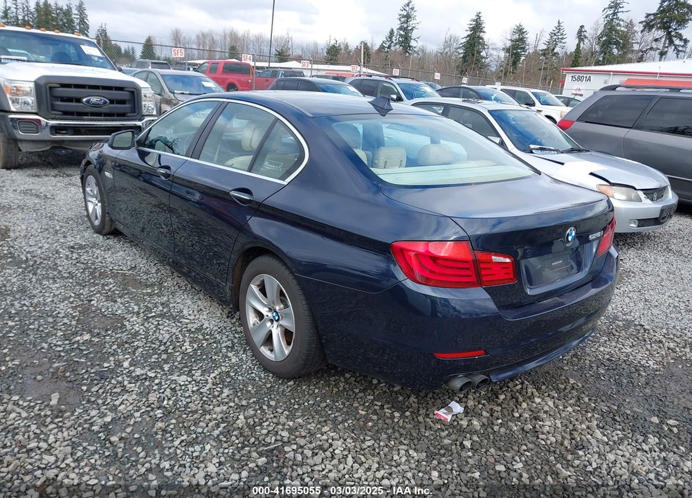 2011 BMW 528I VIN: WBAFR1C59BC743588