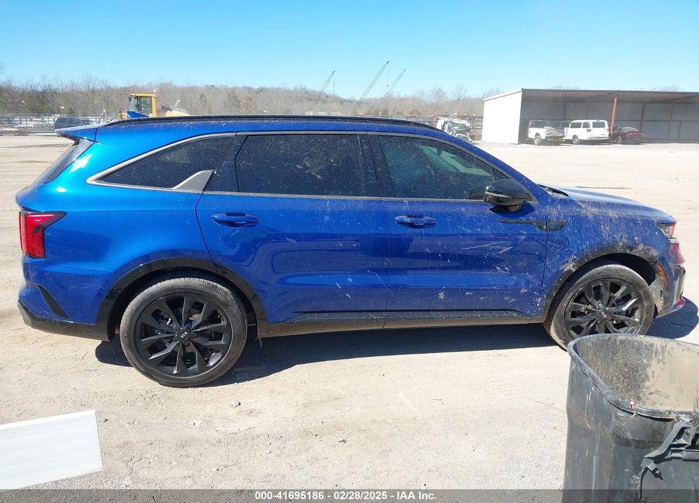 2021 KIA SORENTO VIN: 5XYRK4LF1MG030570