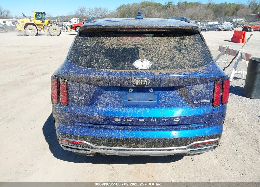 2021 KIA SORENTO VIN: 5XYRK4LF1MG030570