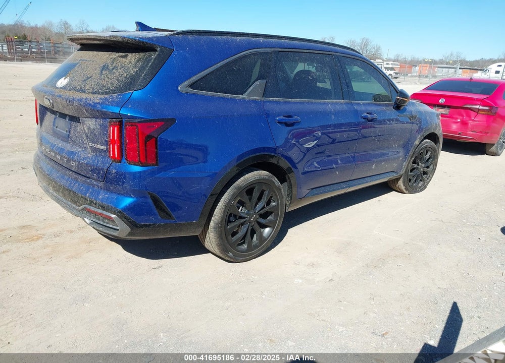 2021 KIA SORENTO VIN: 5XYRK4LF1MG030570
