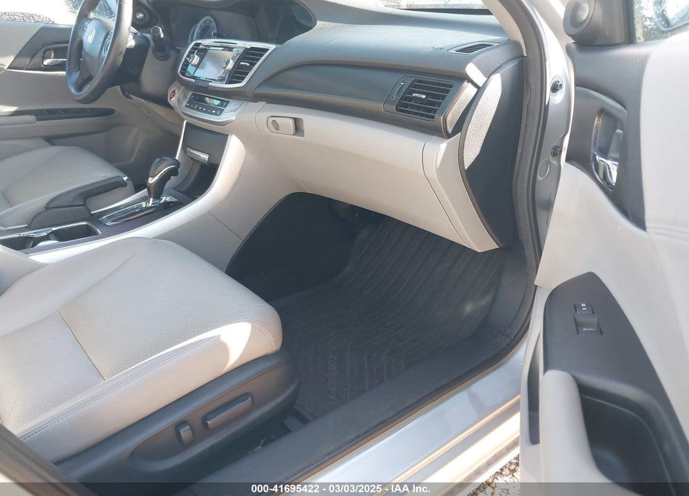 2013 HONDA ACCORD VIN: 1HGCR2F87DA056370