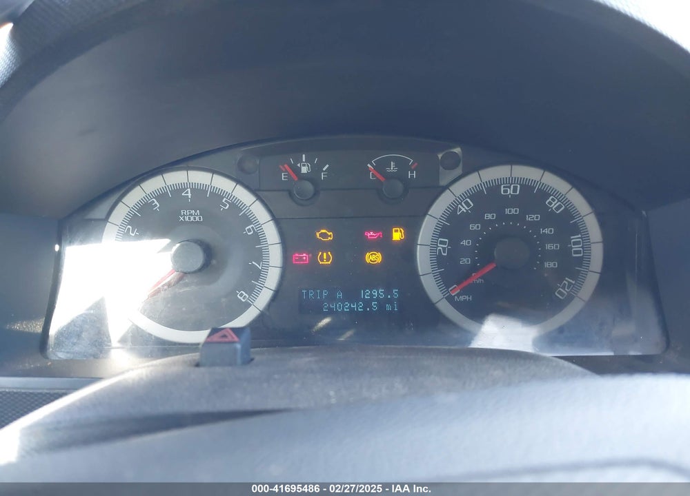 2008 FORD ESCAPE VIN: 1FMCU04168KC00395