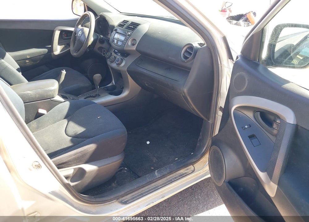 2006 TOYOTA RAV4 VIN: JTMBD32V065018050