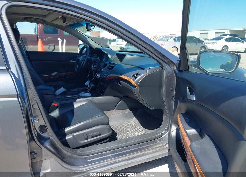 2011 HONDA ACCORD VIN: 1HGCP3F85BA001859