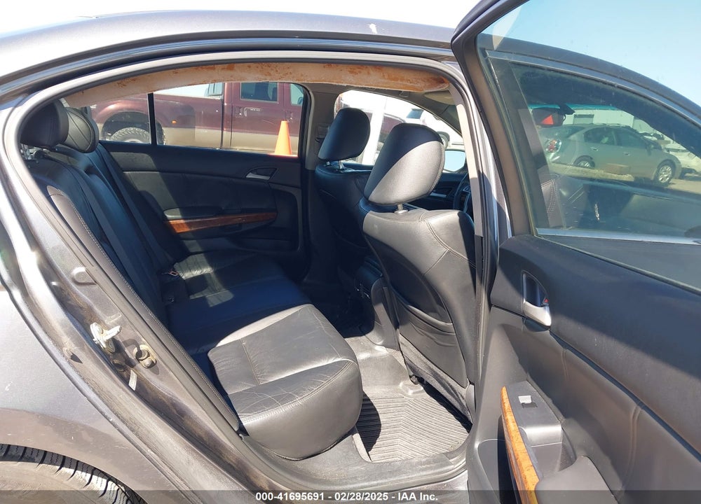 2011 HONDA ACCORD VIN: 1HGCP3F85BA001859
