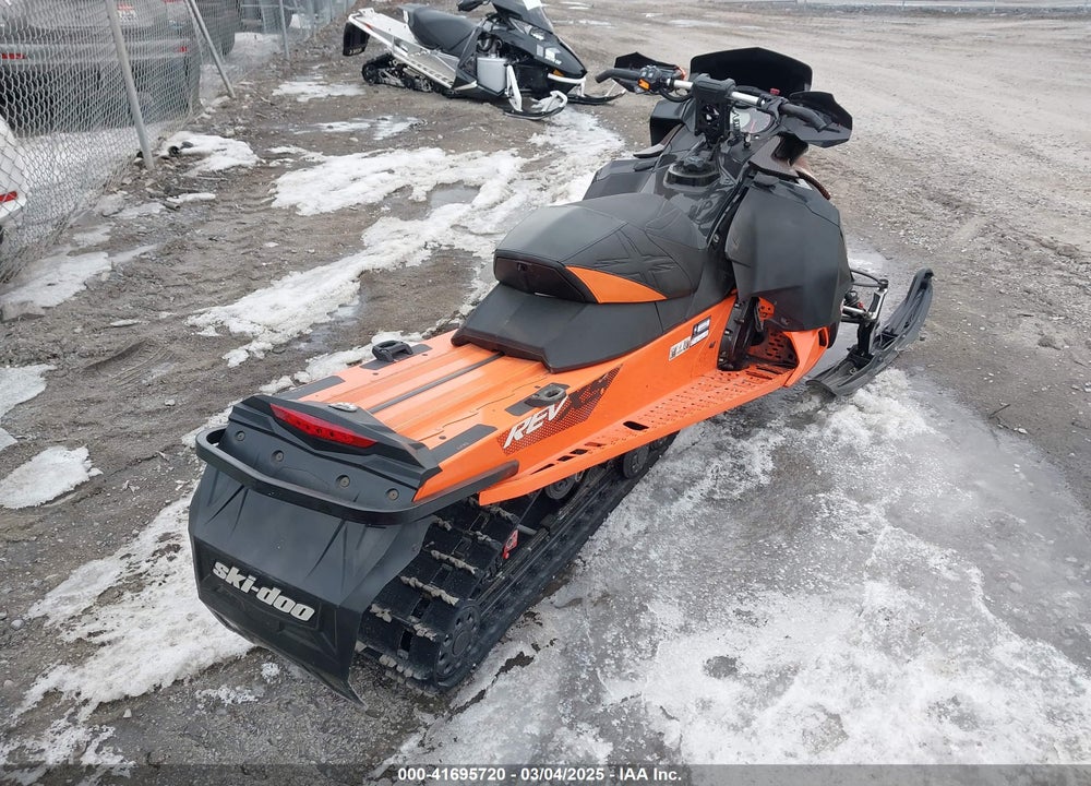 2015 SKI DOO RENEGADE X 850 VIN: 2BPSUWFE9FV000152