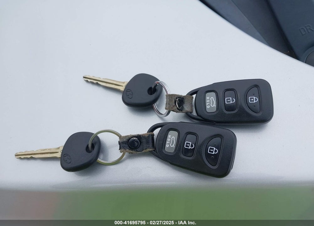 2014 HYUNDAI ELANTRA VIN: KMHDH4AE5EU087028