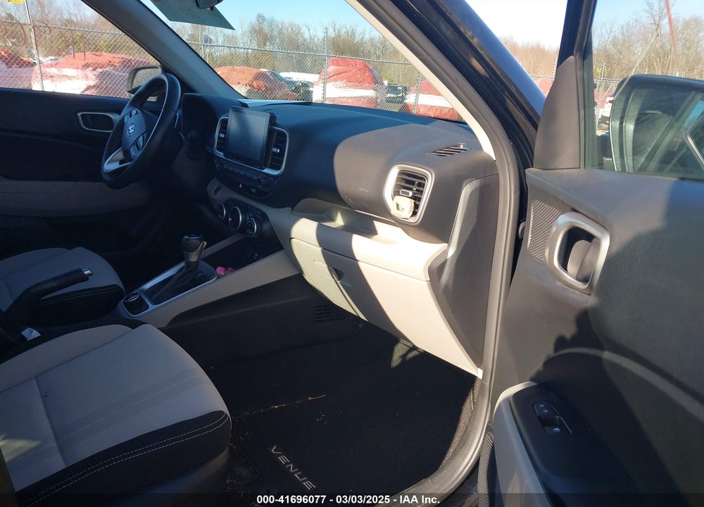 2024 HYUNDAI VENUE VIN: KMHRC8A33RU293139