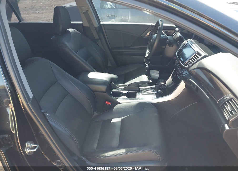 2017 HONDA ACCORD VIN: 1HGCR3F00HA004780