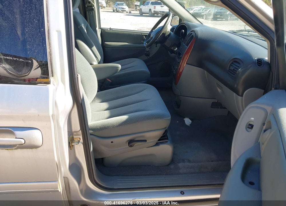2005 CHRYSLER TOWN & COUNTRY LX VIN: 2C4GP44R55R466921