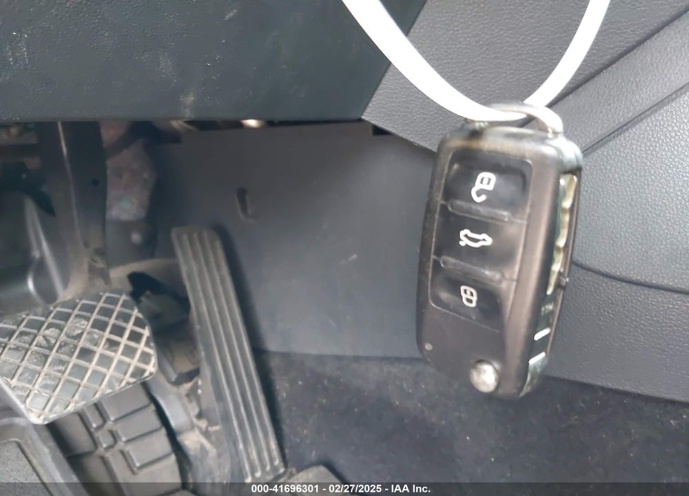 2016 VOLKSWAGEN JETTA VIN: 3VWD67AJ1GM261996