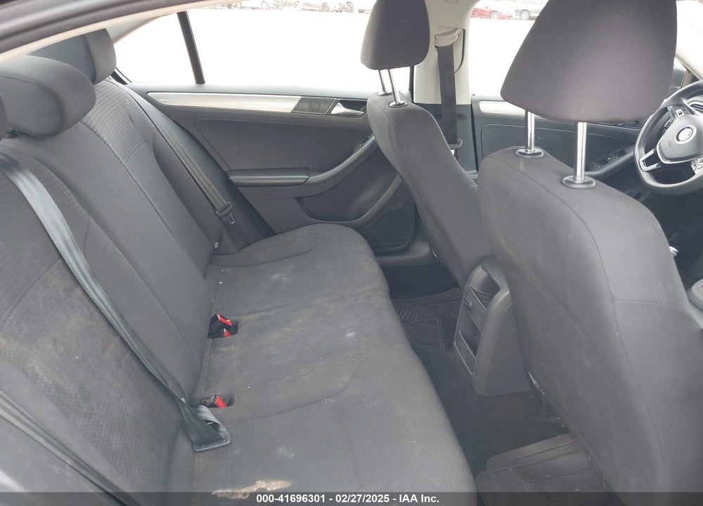 2016 VOLKSWAGEN JETTA VIN: 3VWD67AJ1GM261996