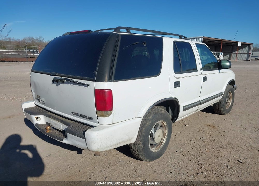 2001 CHEVROLET BLAZER VIN: 1GNDT13W012147527