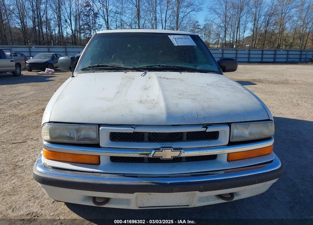 2001 CHEVROLET BLAZER VIN: 1GNDT13W012147527