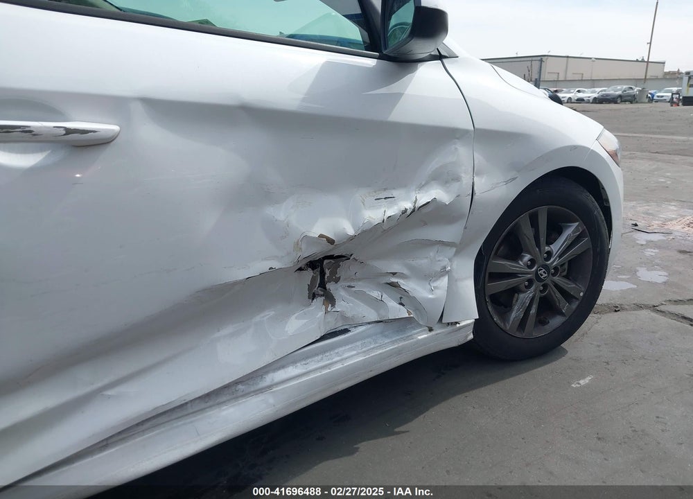 2018 HYUNDAI ELANTRA SEL VIN: 5NPD84LF4JH236639