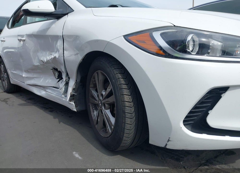 2018 HYUNDAI ELANTRA SEL VIN: 5NPD84LF4JH236639