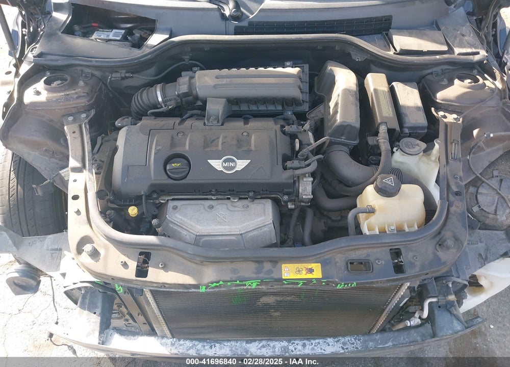 2011 MINI COOPER VIN: WMWSU3C50BT098645