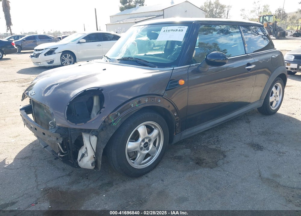 2011 MINI COOPER VIN: WMWSU3C50BT098645
