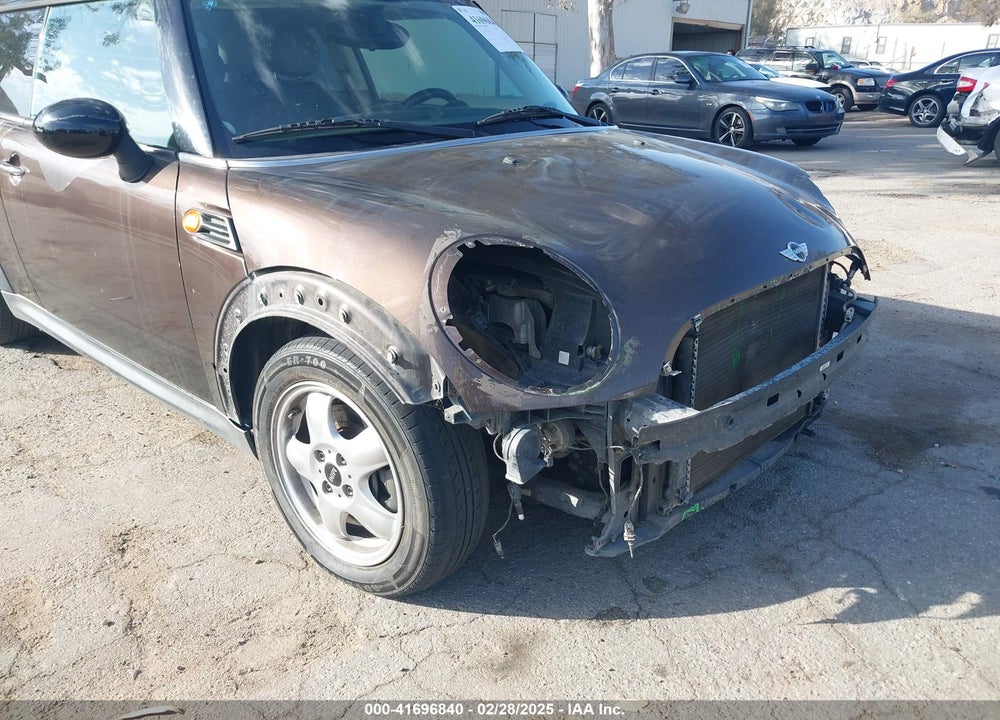 2011 MINI COOPER VIN: WMWSU3C50BT098645