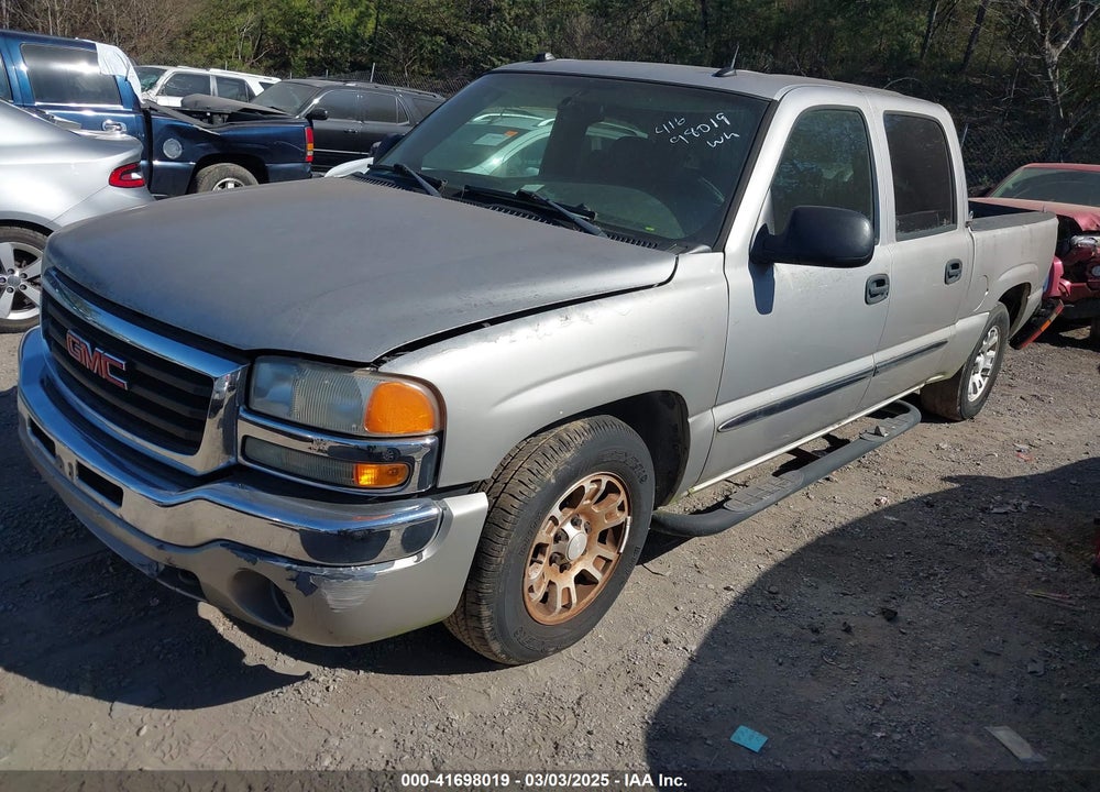 2005 GMC SIERRA 1500 SLE VIN: 2GTEC13T451402205