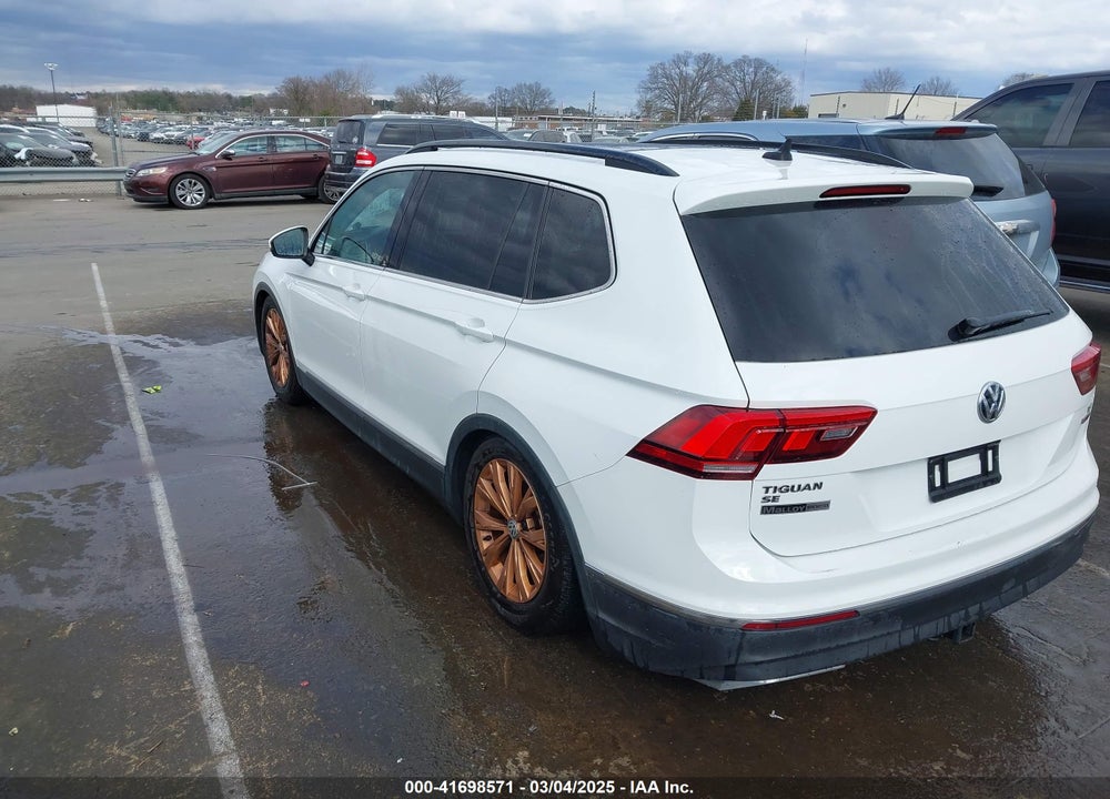 2018 VOLKSWAGEN TIGUAN VIN: 3VV2B7AX7JM095289