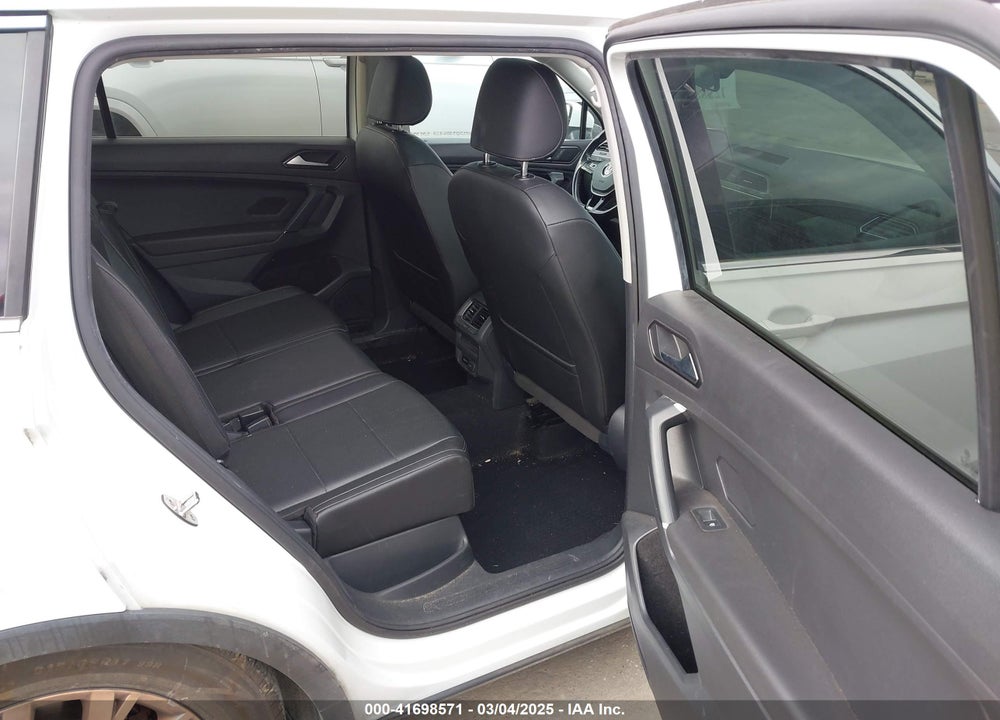 2018 VOLKSWAGEN TIGUAN VIN: 3VV2B7AX7JM095289
