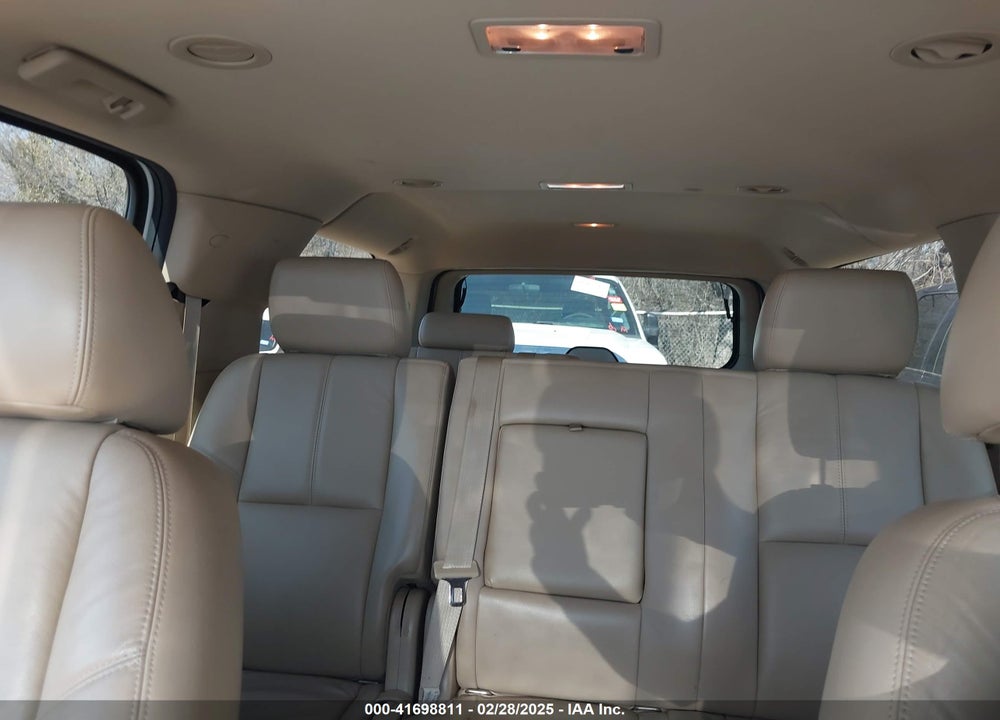 2011 CHEVROLET SUBURBAN 1500 VIN: 1GNSCJE07BR342646