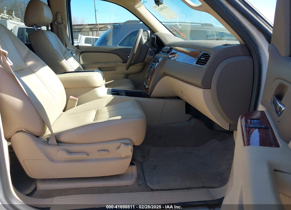 2011 CHEVROLET SUBURBAN 1500 VIN: 1GNSCJE07BR342646