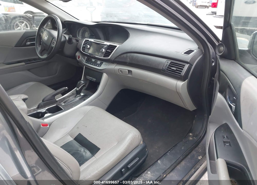 2013 HONDA ACCORD VIN: 1HGCR2F84DA100549