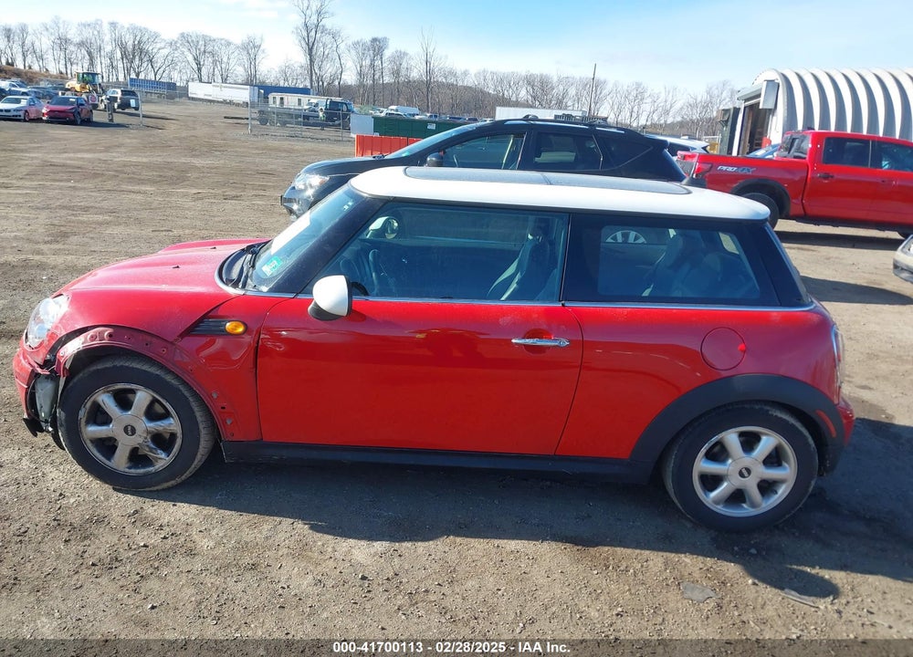 2009 MINI COOPER VIN: WMWMF33539TT68397