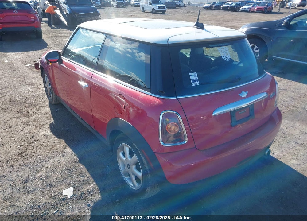 2009 MINI COOPER VIN: WMWMF33539TT68397