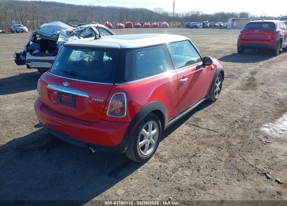 2009 MINI COOPER VIN: WMWMF33539TT68397